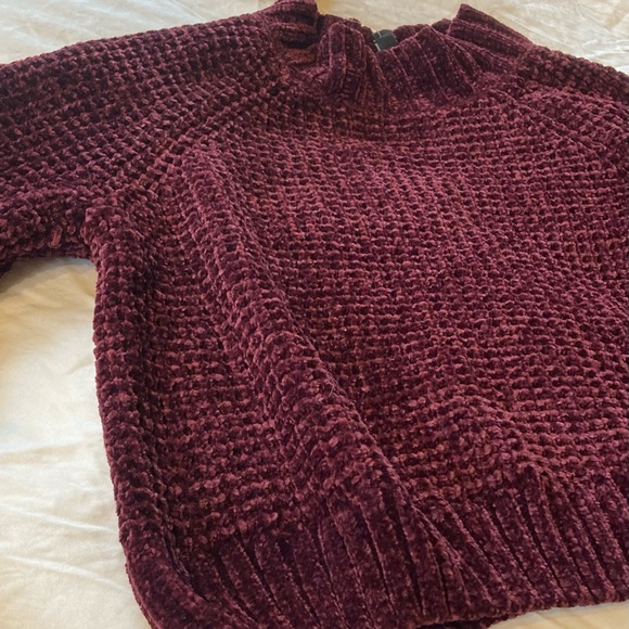 H&M Size Small Maroon sweater (JEANS NOT INCLUDED) - Picture 2 of 3